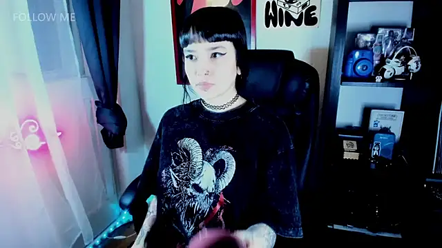 Demongirl6666 online show from 16, 4, 2026