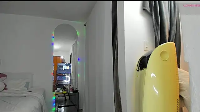 Jordyrodriiguez online show from 4, 2, 2025