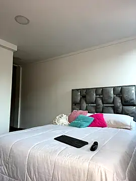 LauraCadwell online show from 9, 9, 2025