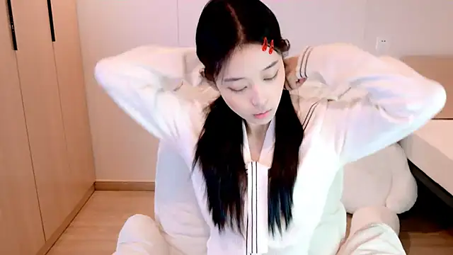 Snapshot of Xueb_J chatting on 24, 11, 2025 Xueb J online show from 24, 11, 2025