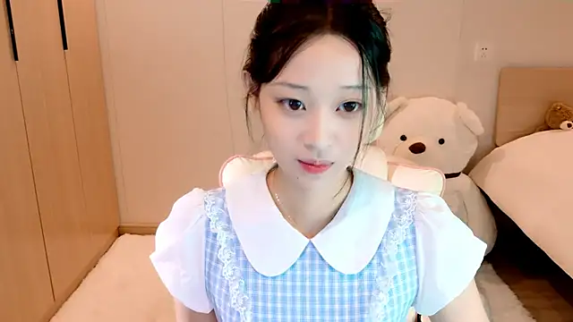 Snapshot of Xueb_J chatting on 12, 12, 2024 Xueb J online show from 12, 12, 2024