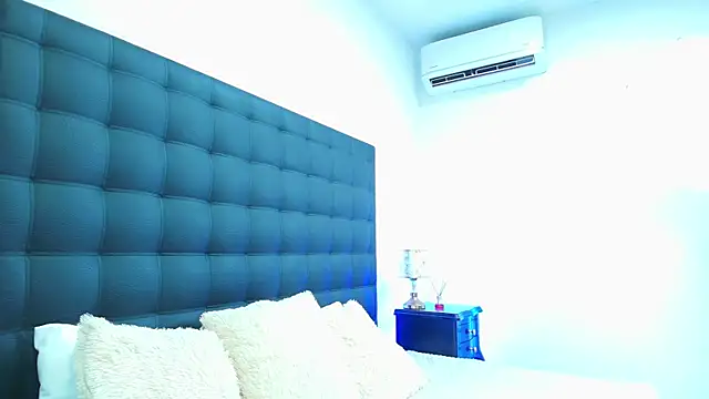 MOLLYWOODD online show from 9, 2, 2026