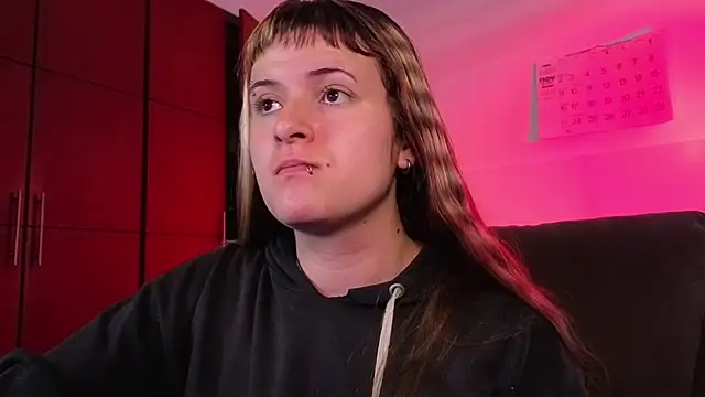 NEXT DOOR GIRL  online show from 3, 12, 2025