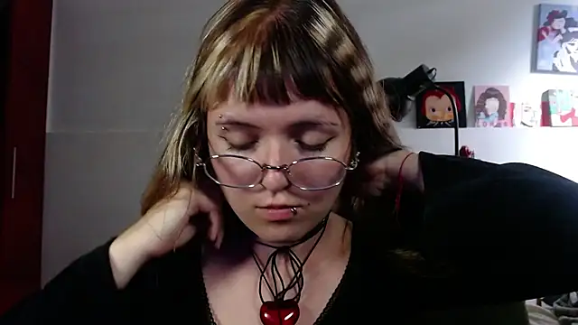 NEXT DOOR GIRL  online show from 22, 9, 2025