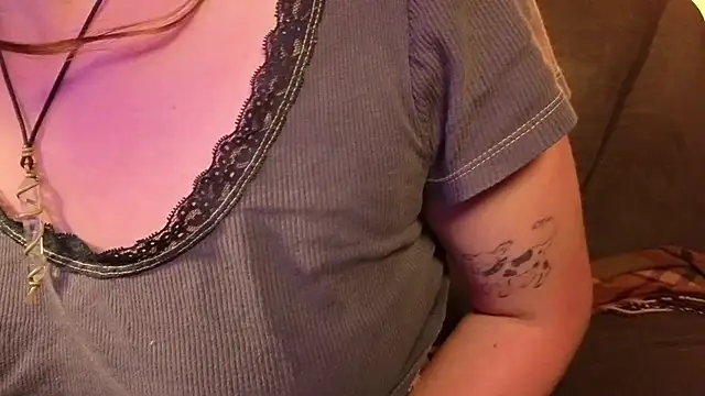 NEXT DOOR GIRL  online show from 20, 11, 2025