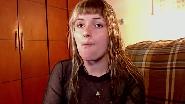 NEXT DOOR GIRL  online show from 14, 10, 2025