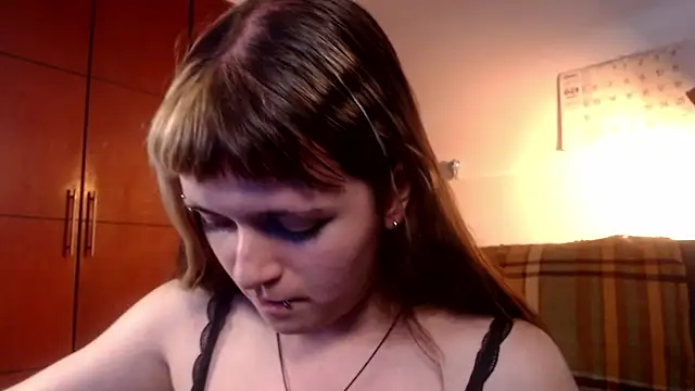 NEXT DOOR GIRL  online show from 25, 10, 2025