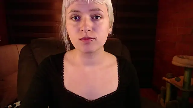 NEXT DOOR GIRL  online show from 22, 3, 2025