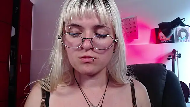 NEXT DOOR GIRL  online show from 16, 9, 2025