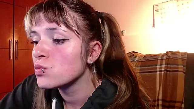 NEXT DOOR GIRL  online show from 15, 10, 2025