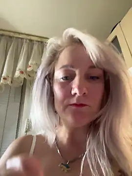 Tina Alev online show from 10, 9, 2025