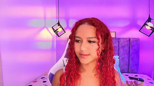 Snapshot of Sophiee_Velvet chatting on 3, 10, 2025 Sophiee Velvet online show from 3, 10, 2025