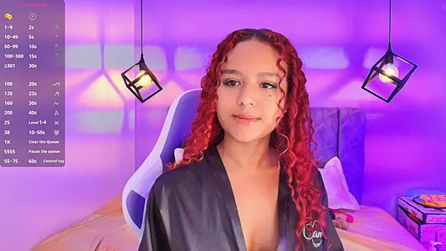 Snapshot of Sophiee_Velvet chatting on 9, 9, 2025 Sophiee Velvet online show from 9, 9, 2025