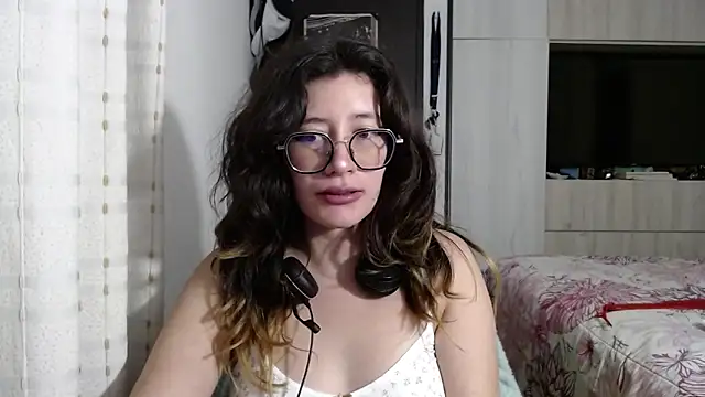 mariana124- online show from 10, 10, 2025