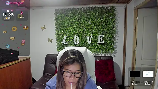 Enma  clark online show from 13, 3, 2025