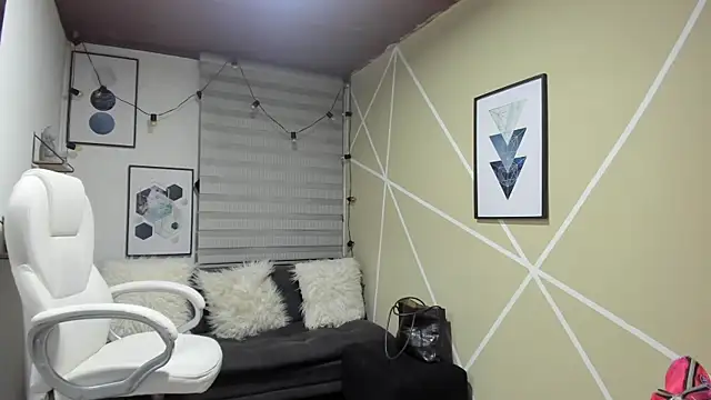 Enma  clark online show from 14, 9, 2025