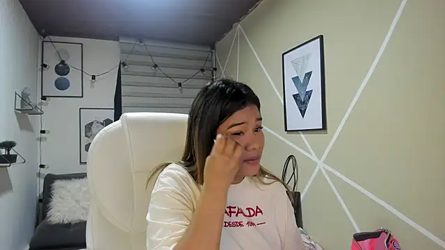 Enma  clark online show from 21, 9, 2025