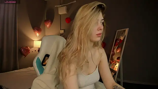 Vanessa Walters online show from 6, 3, 2025