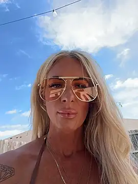 Snapshot of blondiluvsanal chatting on 18, 6, 2026 blondiluvsanal online show from 18, 6, 2026