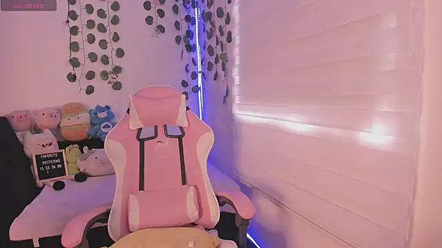 moonliiiight1 online show from 2, 3, 2025