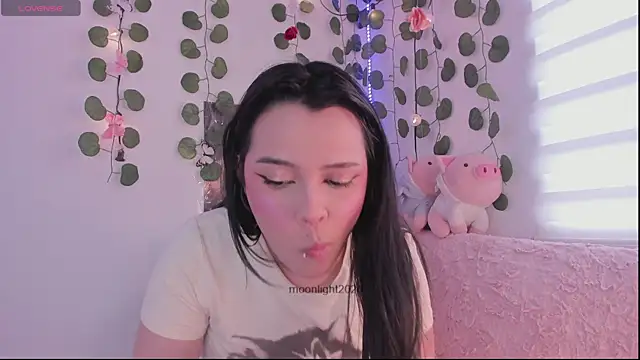 moonliiiight1 online show from 20, 4, 2026