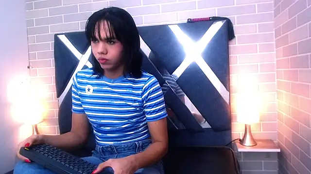 AndreaGil  online show from 18, 2, 2025