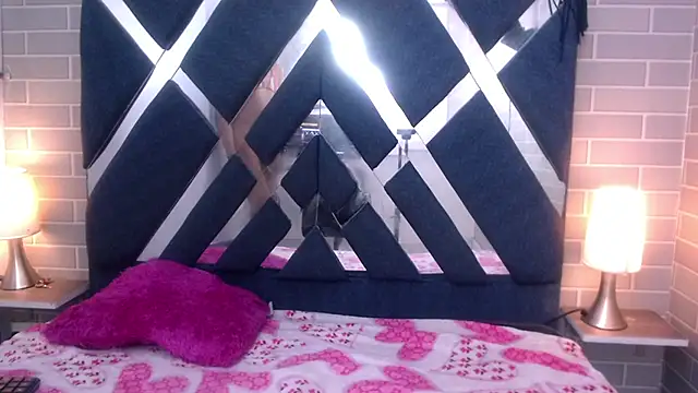 AndreaGil  online show from 15, 2, 2025