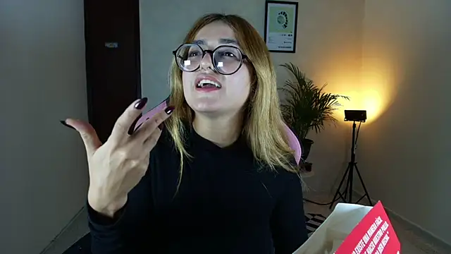 SweetJennaa online show from 5, 4, 2026