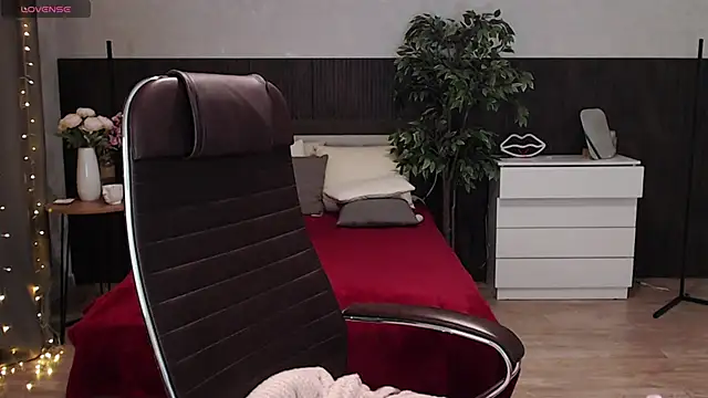 Cutie Annie online show from 5, 12, 2025