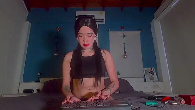 ariana-white- online show from 4, 10, 2025