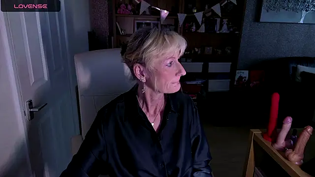 Snapshot of TopazCamgirl chatting on 13, 12, 2024 TopazCamgirl online show from 13, 12, 2024