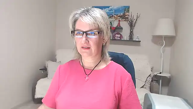 Snapshot of FleurMays chatting on 7, 7, 2026 FleurMays online show from 7, 7, 2026