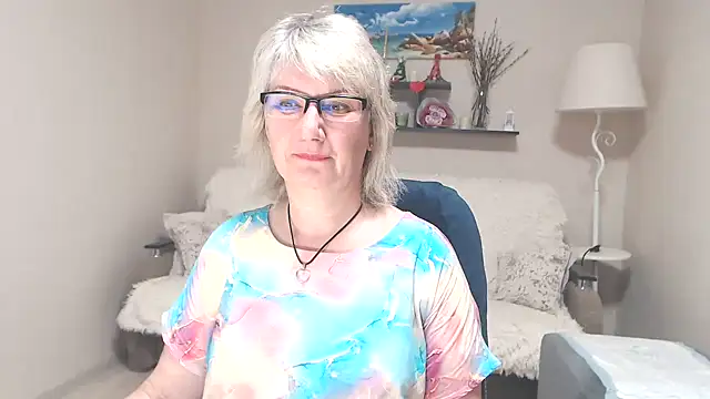 Snapshot of FleurMays chatting on 11, 6, 2026 FleurMays online show from 11, 6, 2026