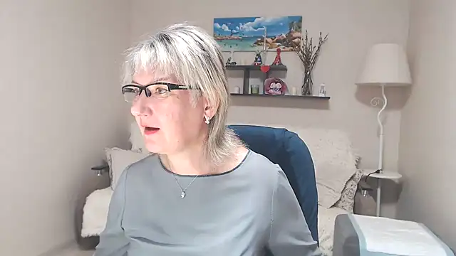 Snapshot of FleurMays chatting on 5, 7, 2026 FleurMays online show from 5, 7, 2026