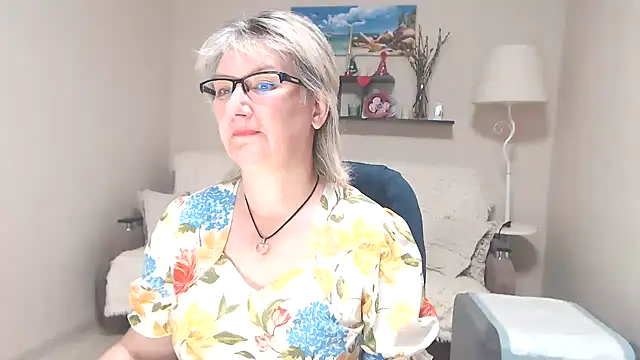 Snapshot of FleurMays chatting on 27, 6, 2026 FleurMays online show from 27, 6, 2026