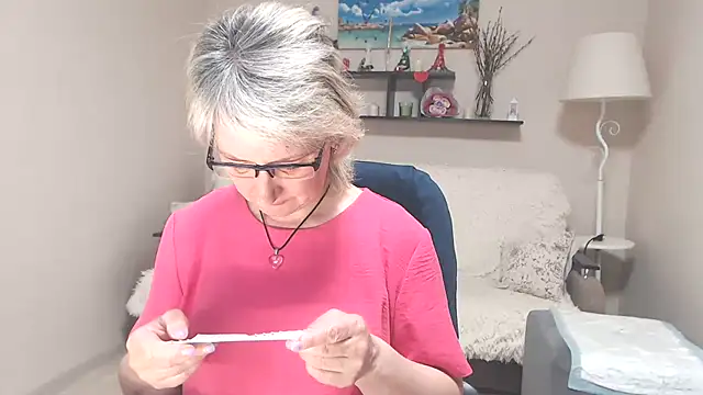 Snapshot of FleurMays chatting on 7, 6, 2026 FleurMays online show from 7, 6, 2026