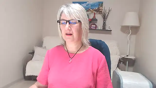 Snapshot of FleurMays chatting on 11, 7, 2026 FleurMays online show from 11, 7, 2026
