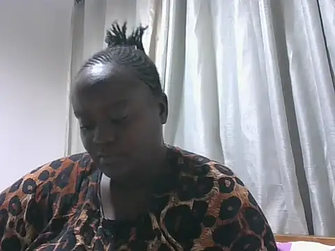 Snapshot of Hotwife8 chatting on 25, 9, 2025 Hotwife8 online show from 25, 9, 2025