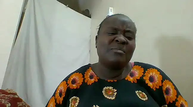 Snapshot of Hotwife8 chatting on 7, 1, 2025 Hotwife8 online show from 7, 1, 2025