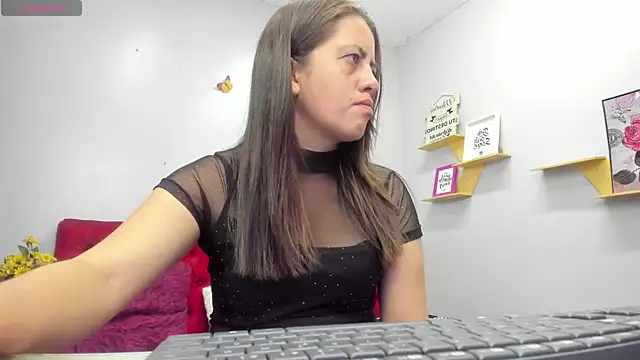 kathina giraldo online show from 9, 10, 2025