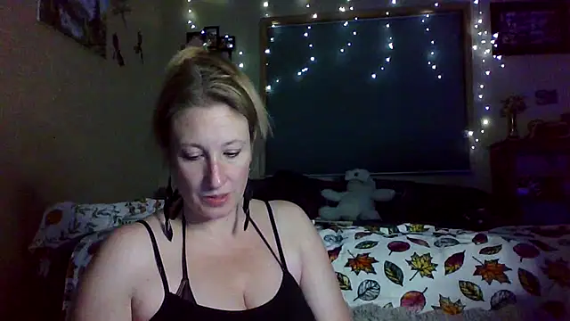 lilyhornyhousewife online show from 28, 9, 2025