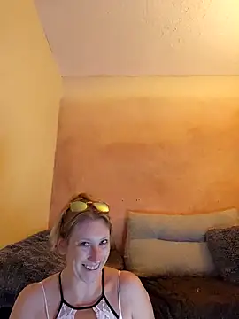 lilyhornyhousewife online show from 21, 9, 2025