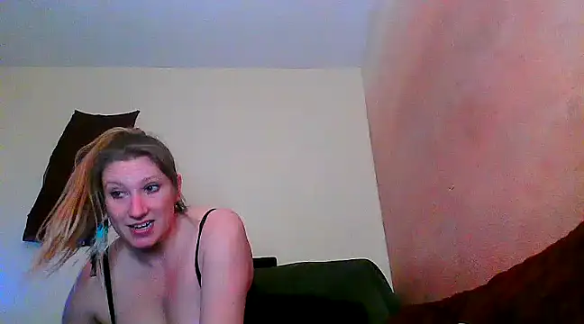 lilyhornyhousewife online show from 17, 3, 2025