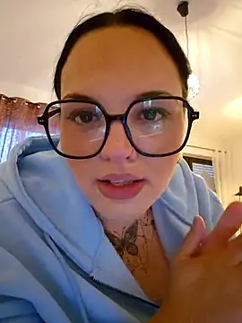 Snapshot of Jujuicy_97 chatting on 12, 6, 2026 Jujuicy 97 online show from 12, 6, 2026
