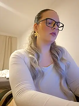 Jujuicy 97 online show from 17, 2, 2026