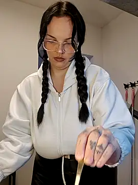 Jujuicy 97 online show from 29, 10, 2025