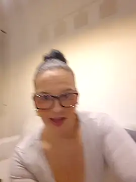 Jujuicy 97 online show from 19, 2, 2026