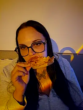 Snapshot of Jujuicy_97 chatting on 7, 6, 2026 Jujuicy 97 online show from 7, 6, 2026