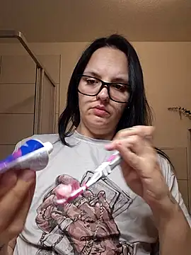 Jujuicy 97 online show from 25, 3, 2026