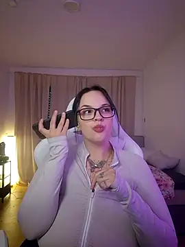 Jujuicy 97 online show from 9, 4, 2026